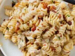 Creamy bacon pasta dish
