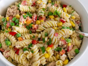Tuna pasta salad with vegetables